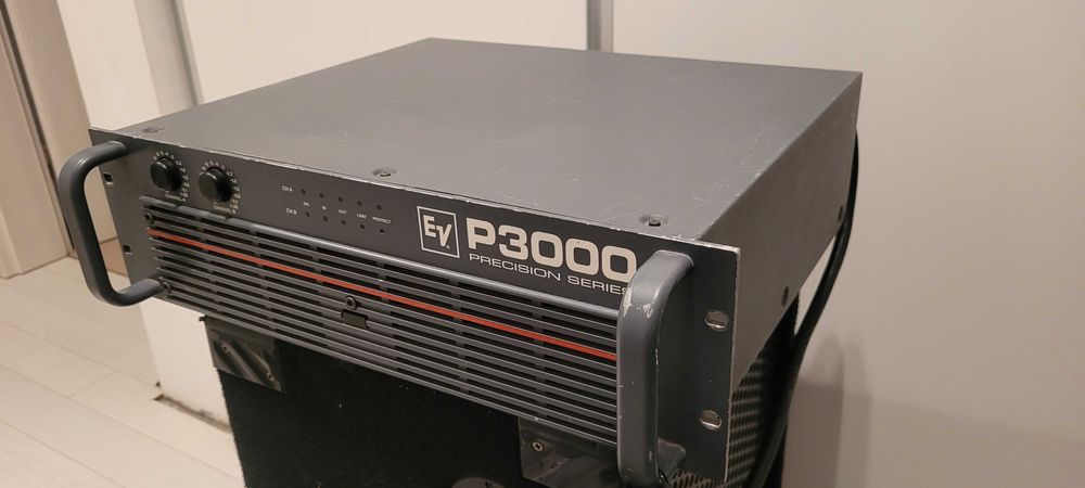 Amplificator EV P3000