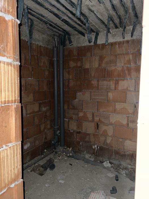 De vanzare la parter Apartament nou cu 3 Camere 73 mp nefinisat Beius