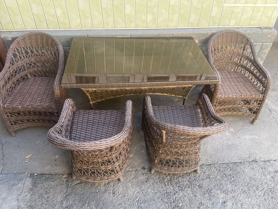 Продаётся стол и стул «Ратан»