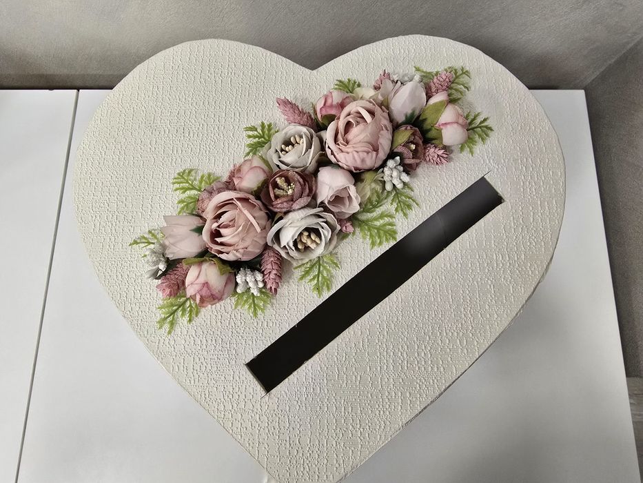 Булчински/сватбен букет и кутия за подаръци/пари