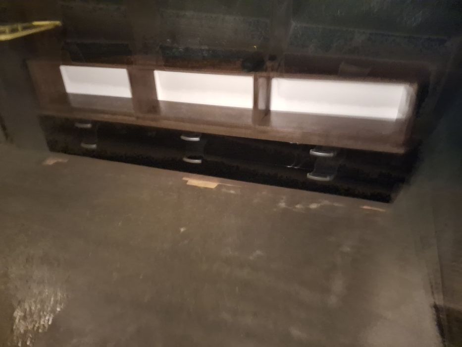 Vad mobila sufragetie cele 3 corpuri de sus se prin în perete