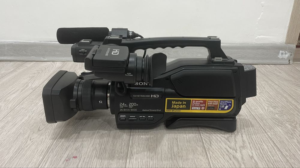 Профессиональная видеокамера Sony HXR-MC2500 Сумка Sony