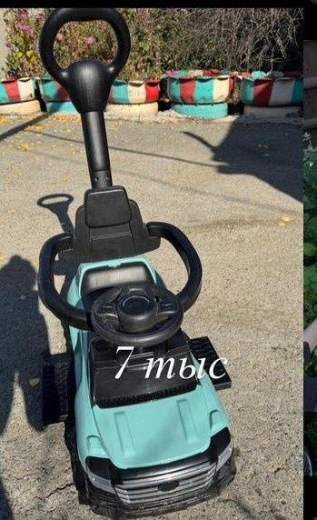 Продам толокар машинка