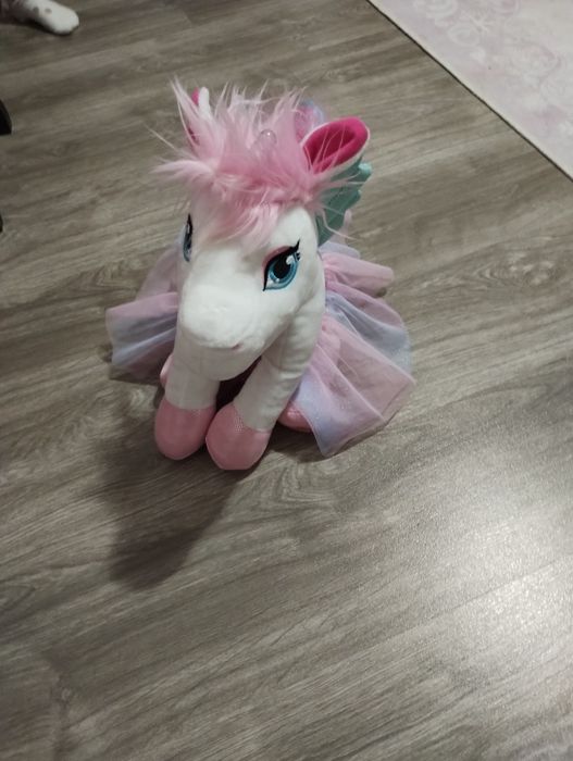 Unicorn cu aripi mișcătoare și lumini Noriel