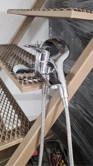 Baie completa sanitare, wc, dulap, cabina dus, wc, usa, termopan