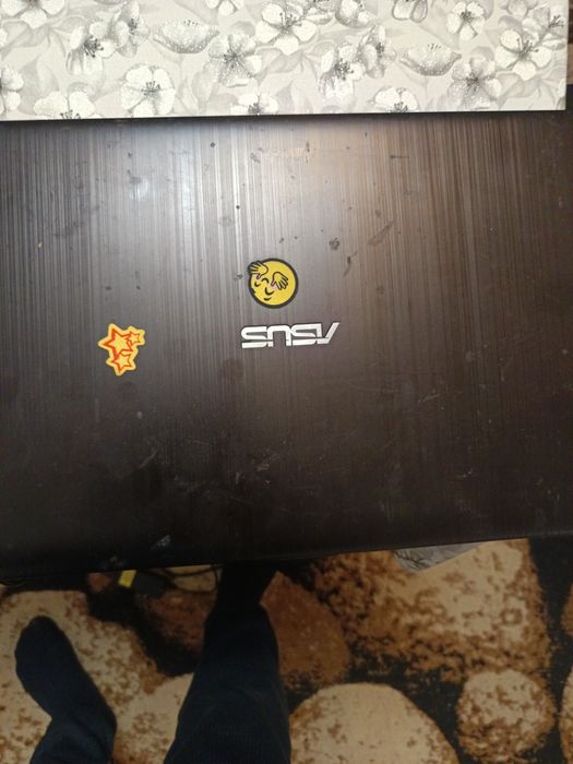 Продавам лаптоп асус