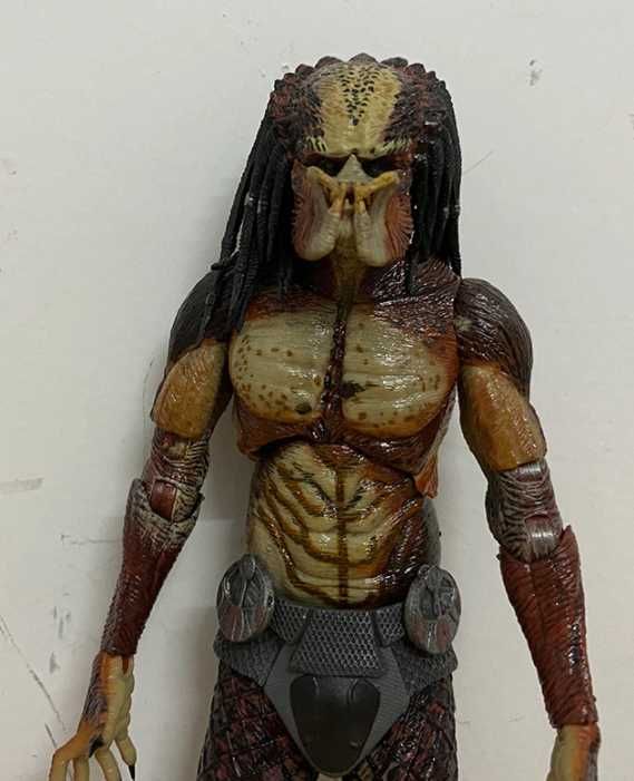 Figurina Lab Escape Fugitive Predator 20 cm