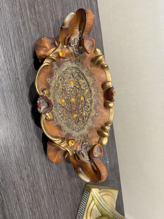 Продается антиквариат из дерева ручной работы с камнями