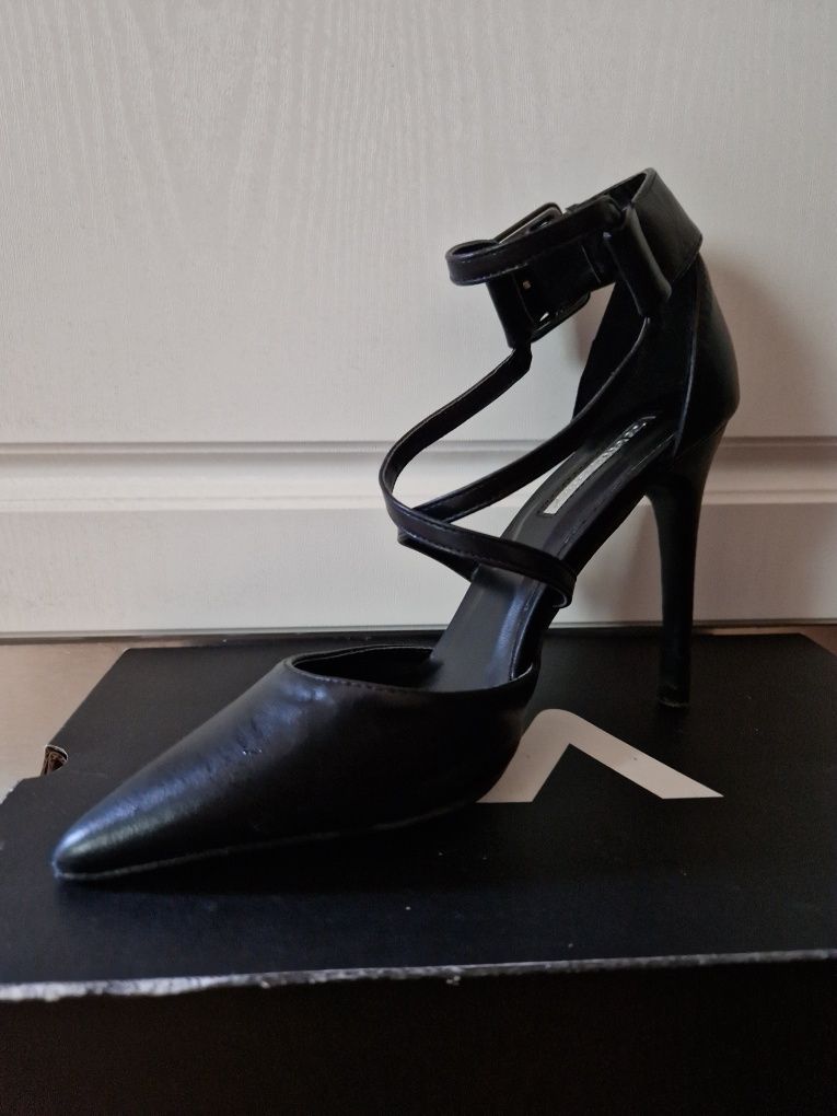 Pantofi stiletto negru elegant