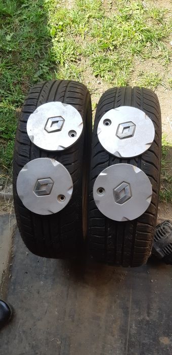 Vand 2 gume renault clio+ capace