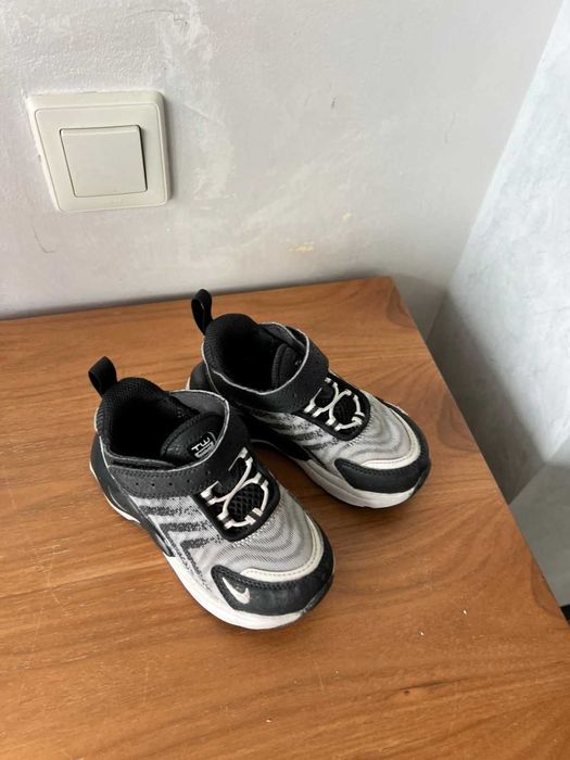 Детские кроссовки NIKE