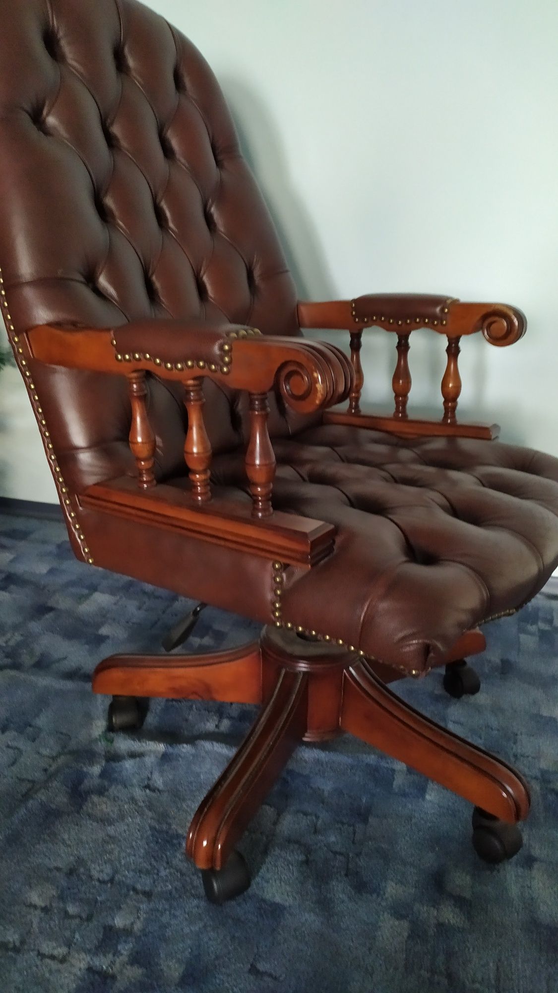 кожаное кресло Малайзия ручная работа