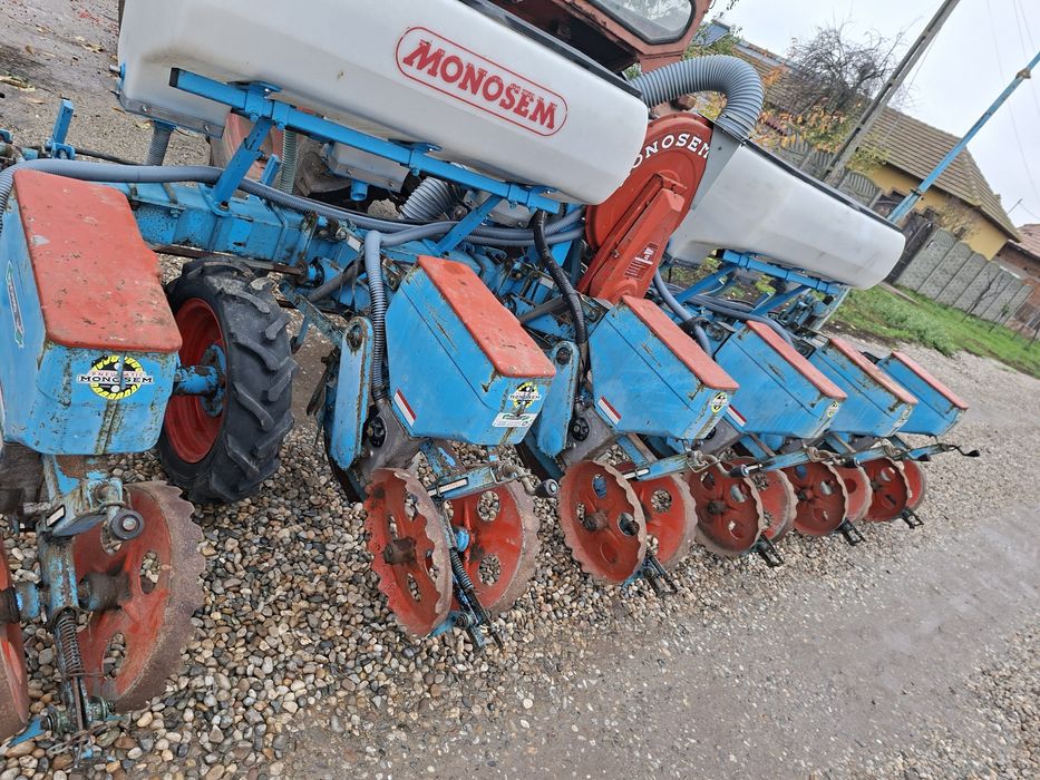 Vand 2 semanatori porumb/floarea soarelui!