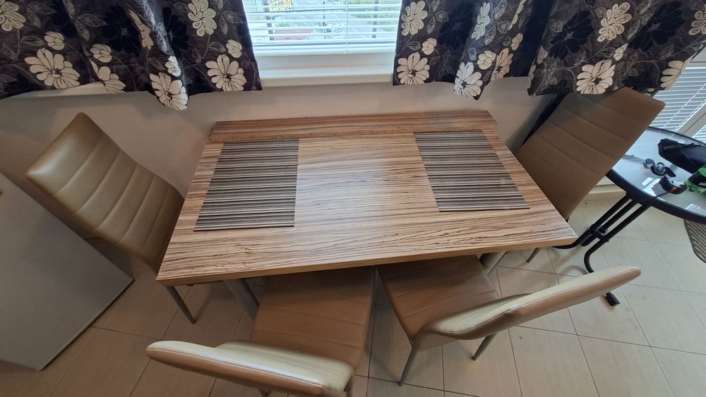 Масичка за хранене + 4 стола -eко кожа