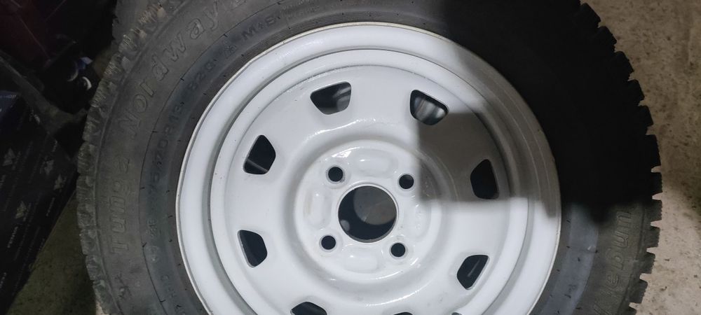 Продам зимние резину на дисках