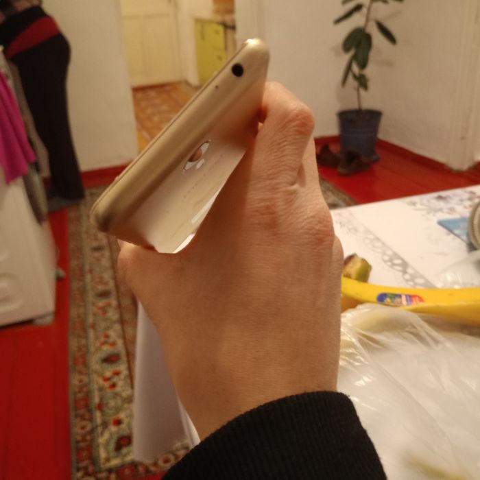 Продается телефон в хорошем состояни