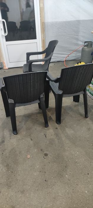 Пластмасови столове