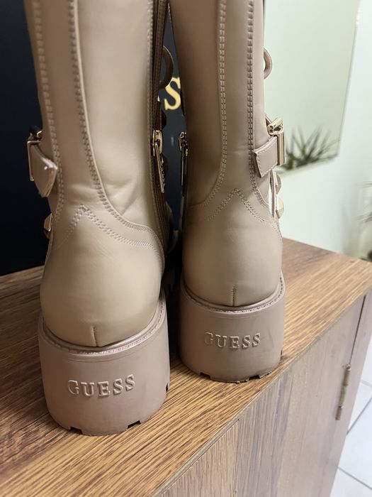 Guess зимни боти