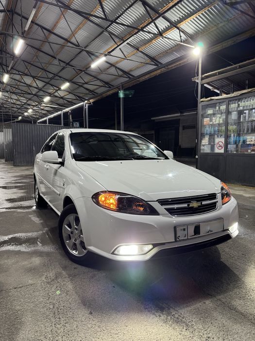 Yili 2015 prabek 46000 ta yurgan gaz 4 pakaleni qòyilgan kraskasi toza