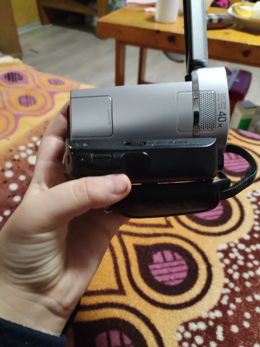 Vând cameră mai veche sony