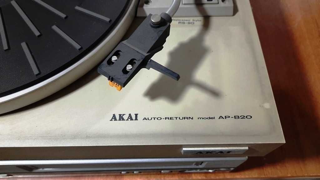 Pik-Up AKAI AP-B20 - Auto-Return Stereo Turntable