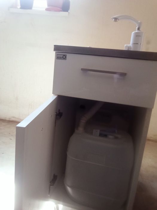 Chiuvetă mobilă, nefolosită