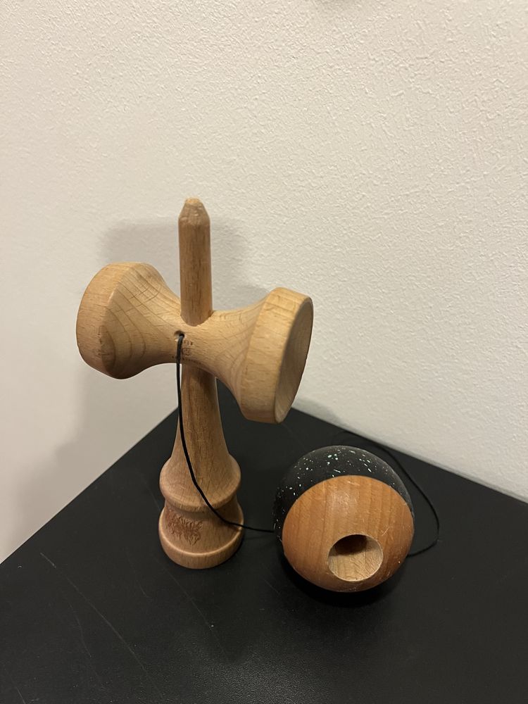 Vand kendama cu bila de sweets prime v4 space jam si ken de krom