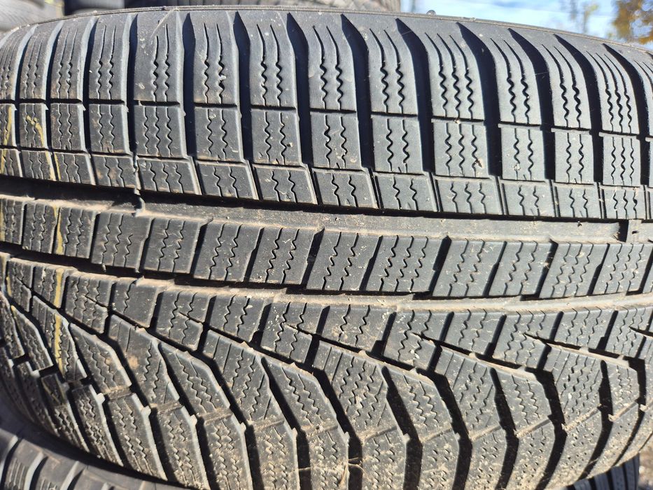 2 Anvelope de IARNA - 215/50/17 - HANKOOK - Stare foarte buna DOT 2018