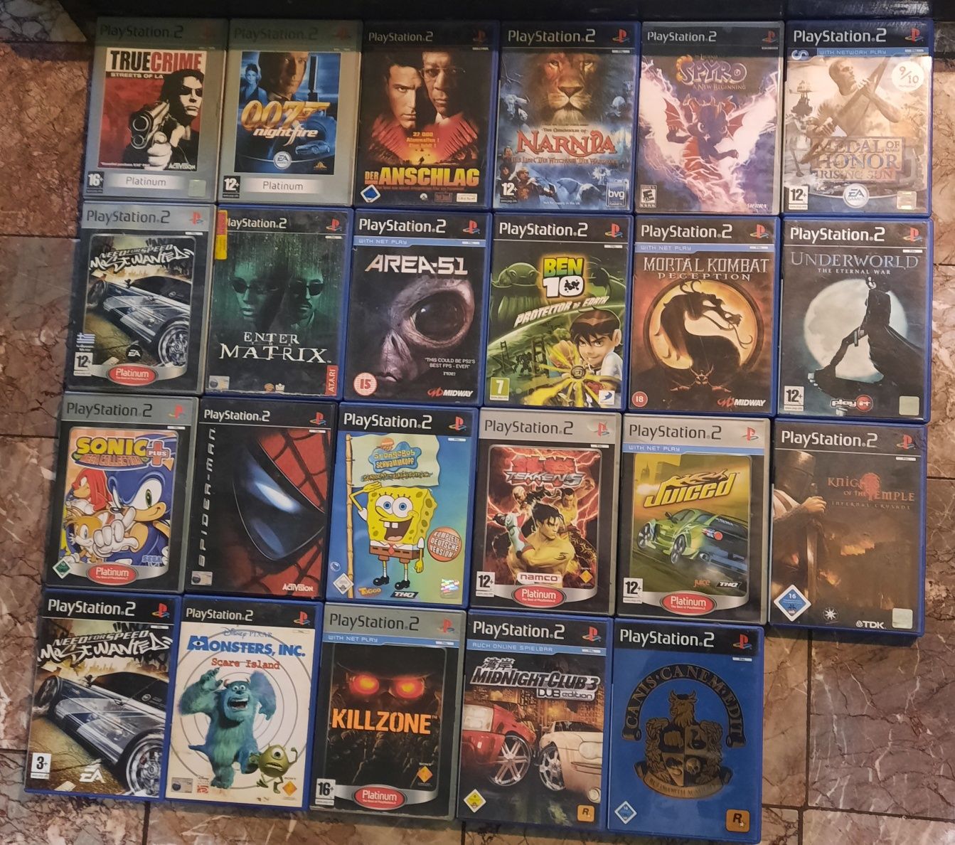 Play Station 2  джойстик 1 брой и дискове