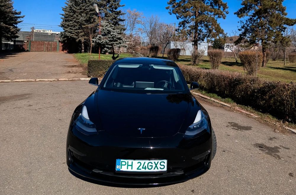 Tesla Model 3 Tesla Model 3/Dual motor/+Statie de încărcare Mennekes