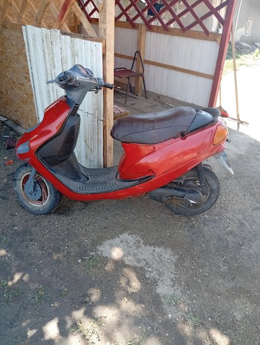 Vând scuter schimb cu boxe scuterul este maguti F10 merge foarte bine