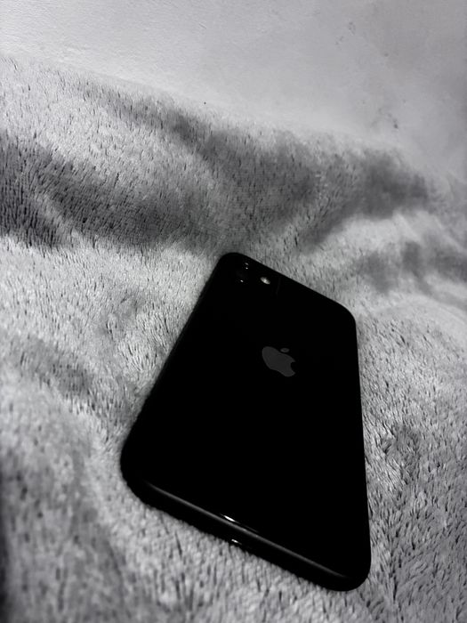 iPhone 11  64 GB