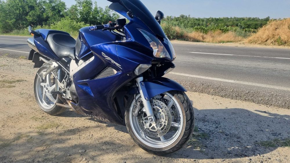 Honda vfr 800 v-tec
