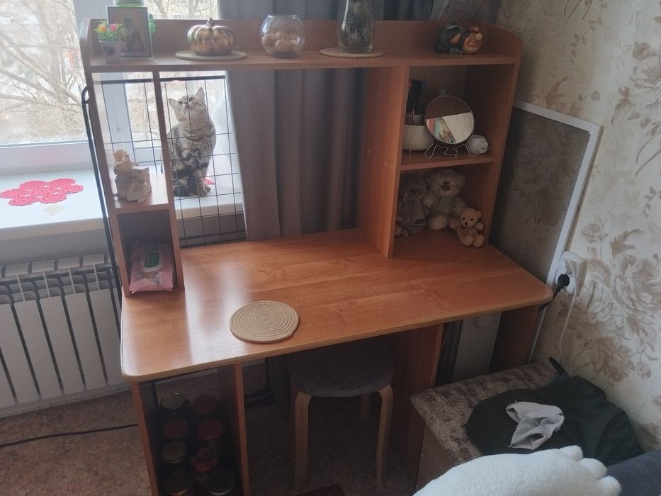 Продам компьютерный стол