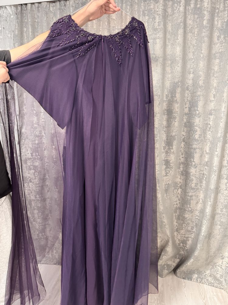 Rochie de seară elegantă.