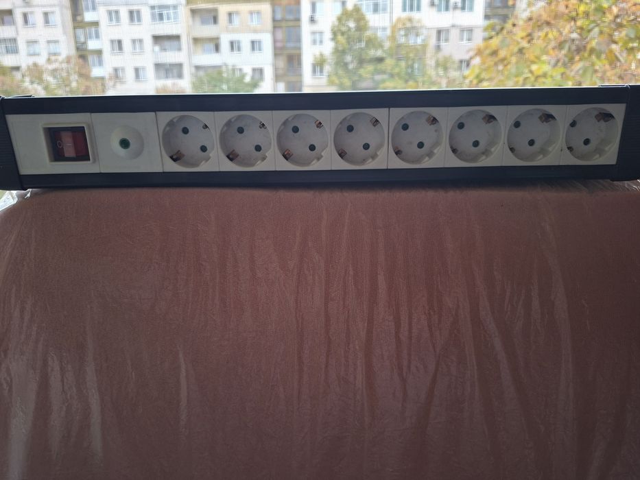 Разклонител с брой гнезда 8