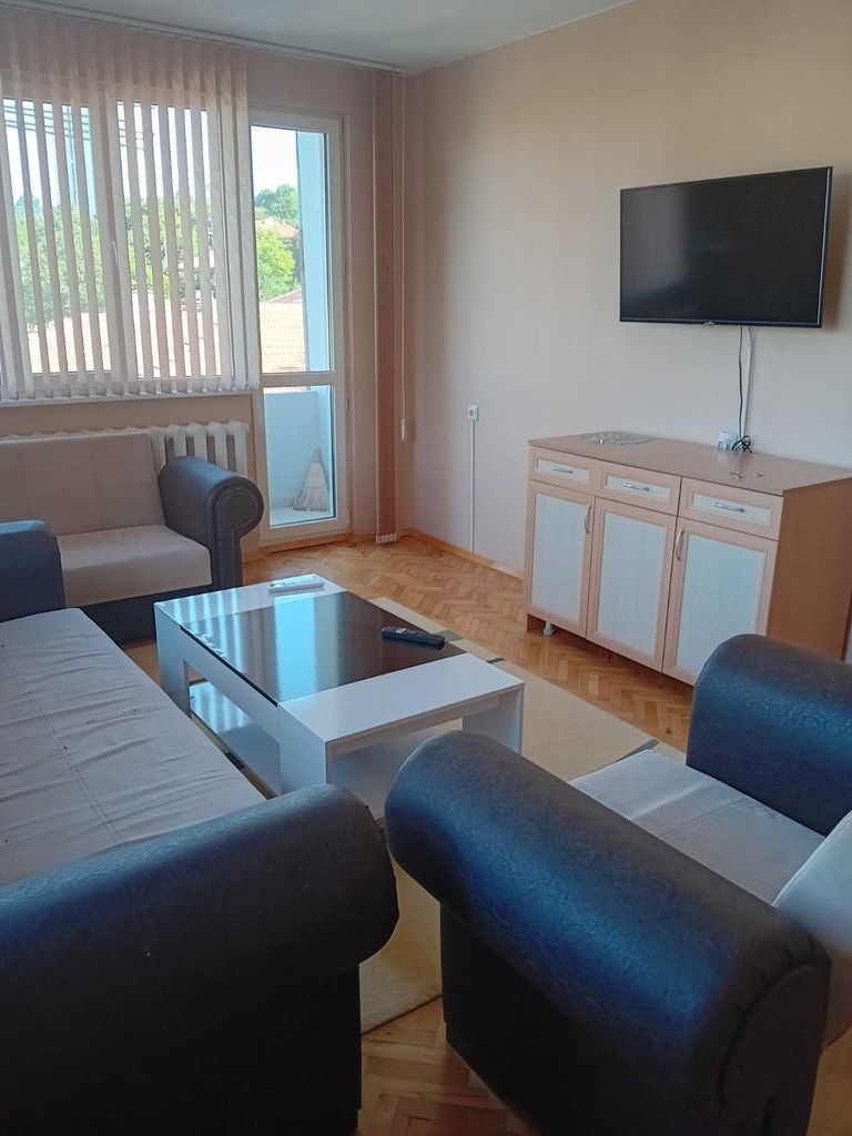 Дава се под наем Двустаен апартамент в Разград, Център - 85 кв.м за 255 € - Снимка #3