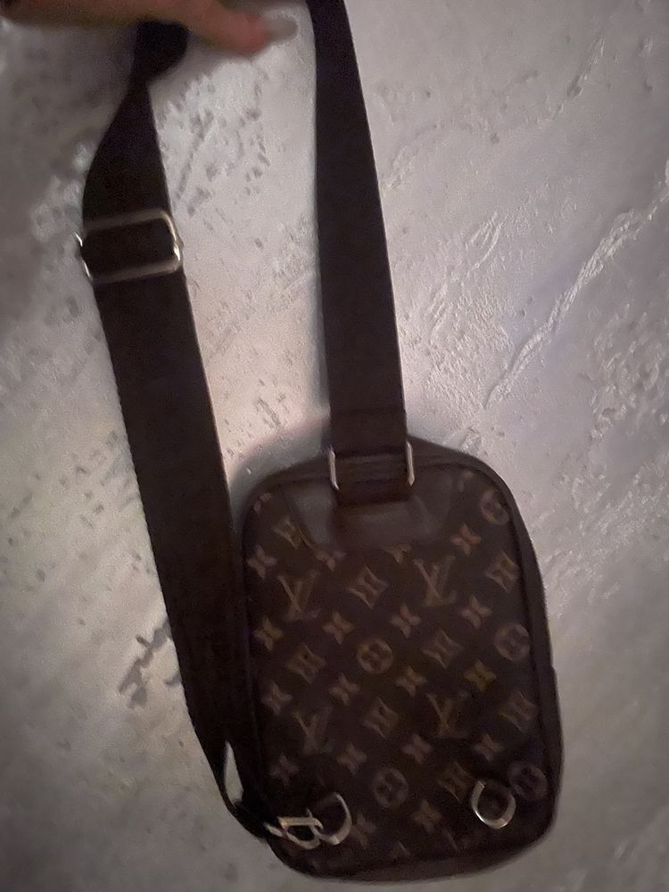 Geanta fake Luis Vuitton