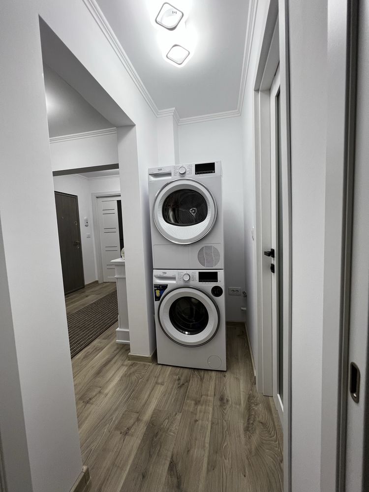 Vand apartament  cu 3 camere zona piata mare