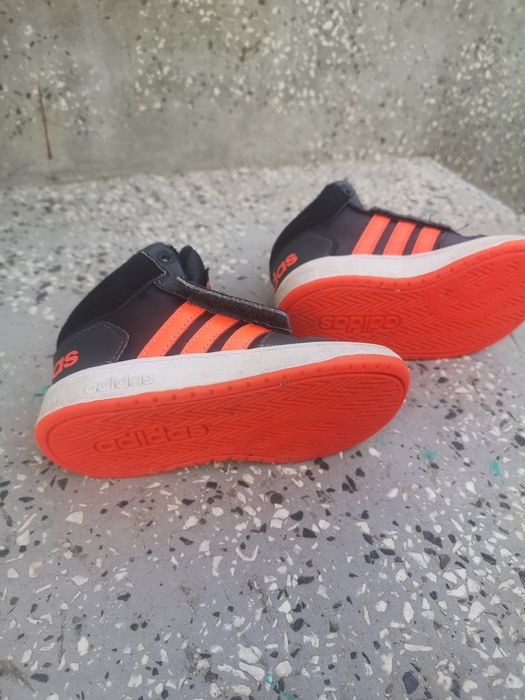 Маратонки Adidas...