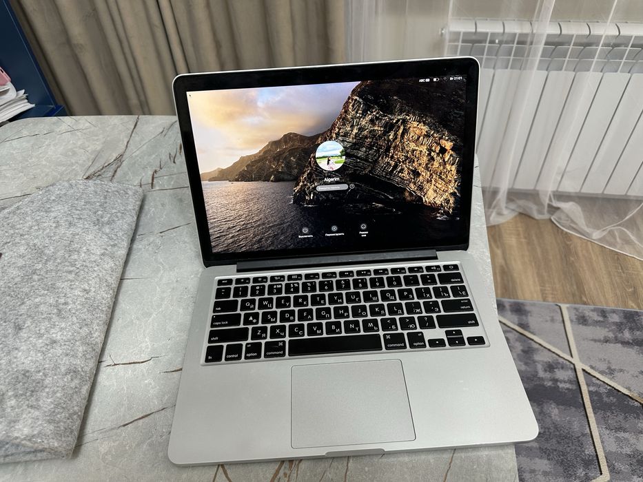 Macbook pro  13 early 2015