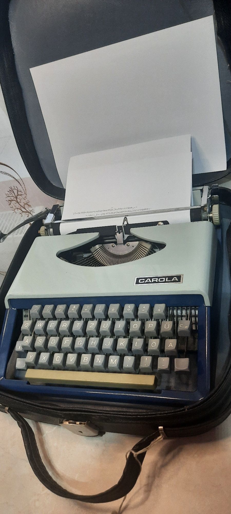 Mașină de scris Carola  impecabilă