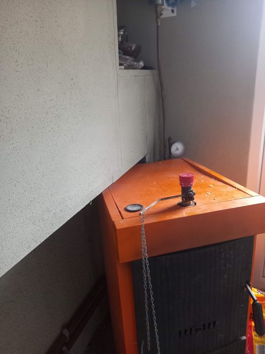 Centrală pe lemne și cărbuni din fontă 28 kW ca și nouă