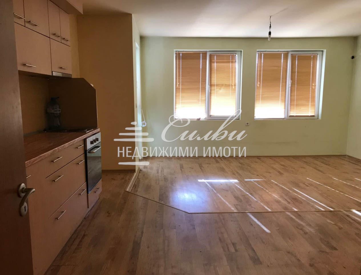 Продава се Тристаен апартамент в Шумен, Център - 97 кв.м за 1183 €/кв.м - Снимка #1