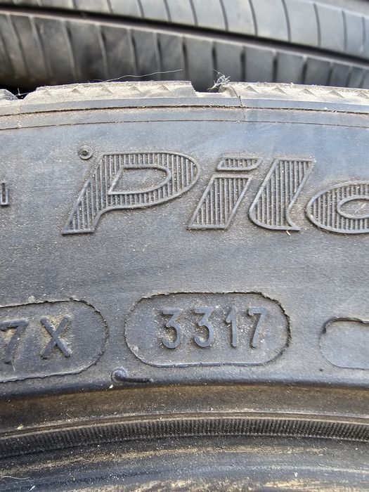 Vând  o  anvelopa de iarna michelin 315  35 20  dot 3317