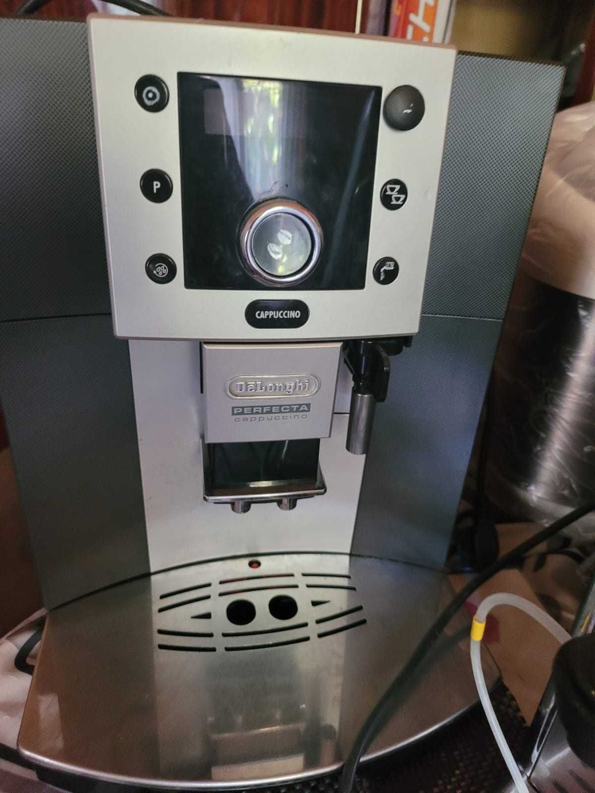 Aparat cafea Delonghi.