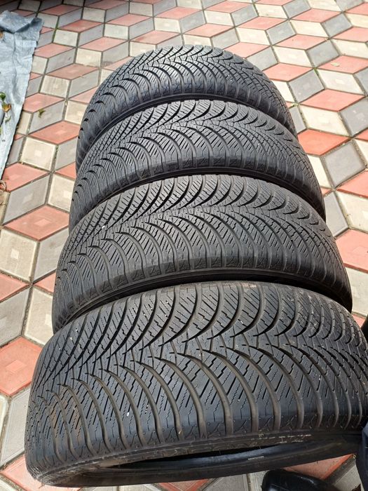 Vând 4 anvelope de iarna 215 55 r17 FALKEN foarte bune din 2024 și2021