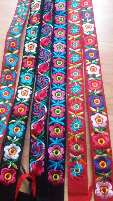 Bråu brodat baza catifea