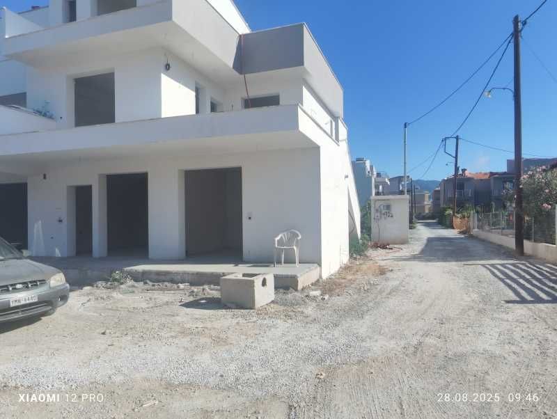 Гарсониера на партерен етаж с парко място в Паралия Офринио