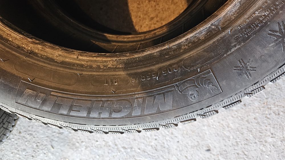 Гуми мишлен 205/55/16 зимни 2 бр.